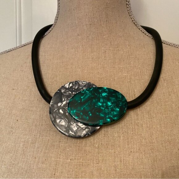 NECKLACE MODERNIST LUCITE DISCS DARK GRAY GREEN BLACK RUBBER MAGNETIC 24” - Picture 3 of 14